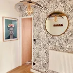 아파트 Fridhome Jacuzzi Parking Wifi Fibre 2min Tram 브뤼헤