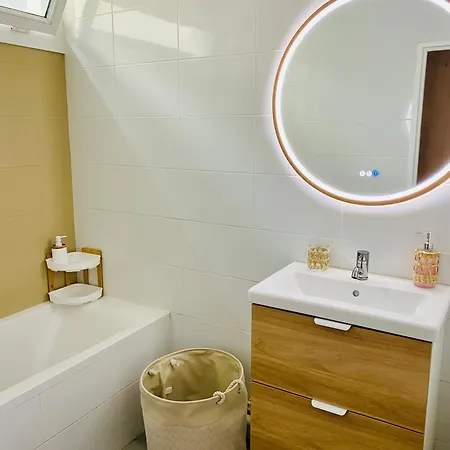 Apartment Fridhome Jacuzzi Parking Wifi Fibre 2min Tram Bruges