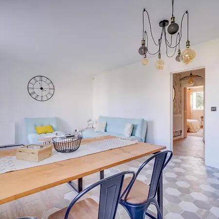 Apartment Fridhome Jacuzzi Parking Wifi Fibre 2min Tram Bruges